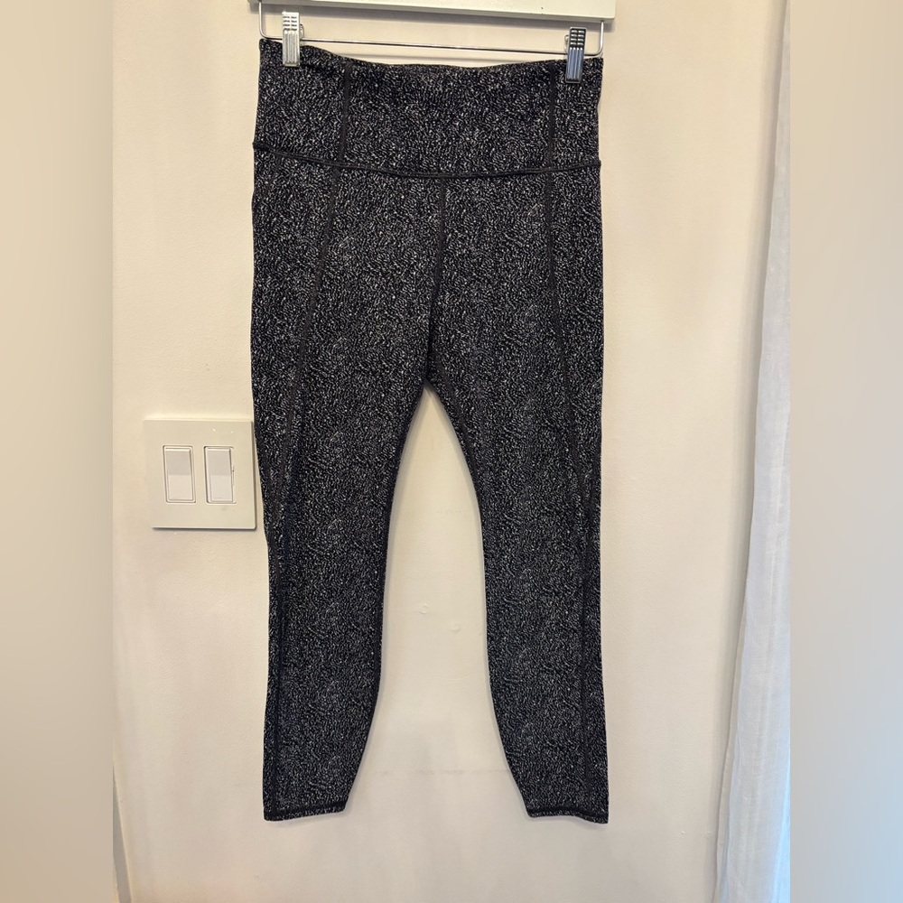 Athleta Black and White Lightning Static 7/8 Tights